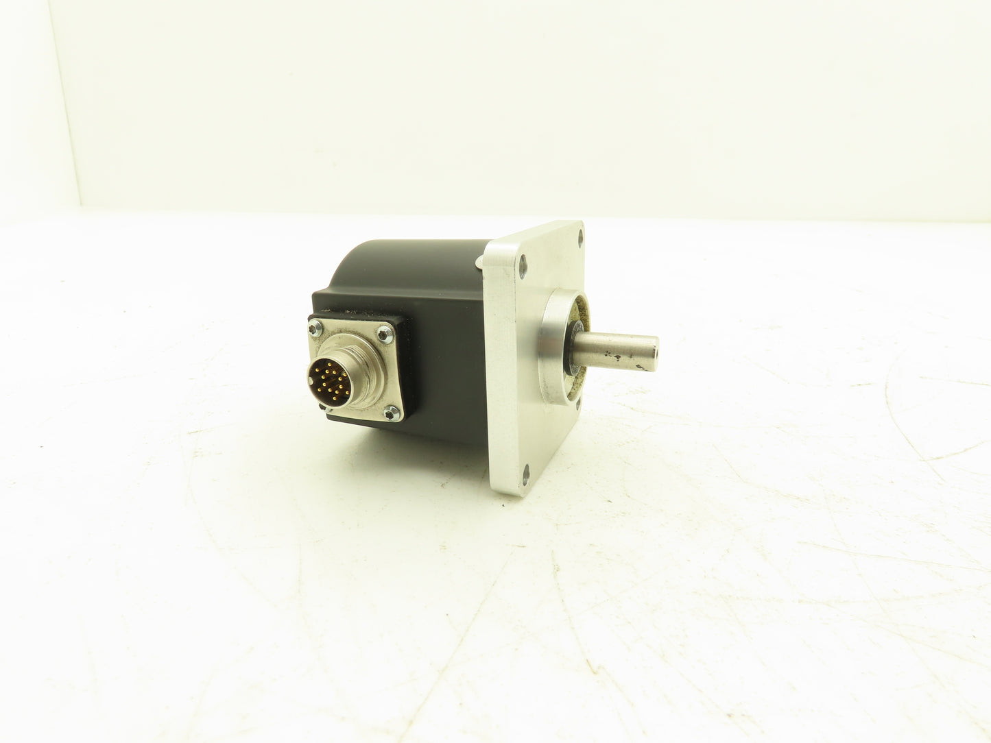 Baumer Electric BDW 06.05A4096-C1-9 Rotary Encoder 1-30VDC 10mm Shaft V035