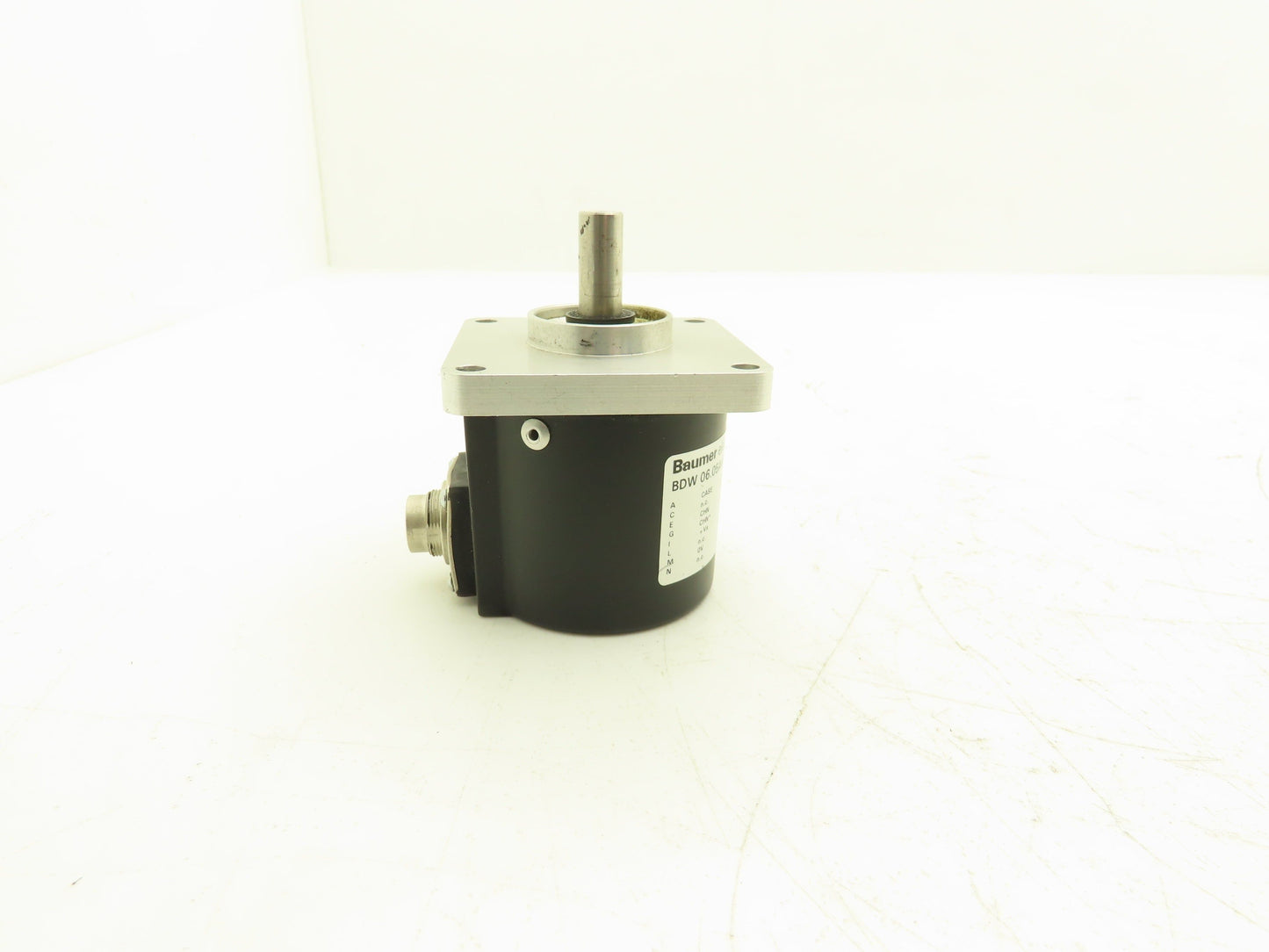 Baumer Electric BDW 06.05A4096-C1-9 Rotary Encoder 1-30VDC 10mm Shaft V035