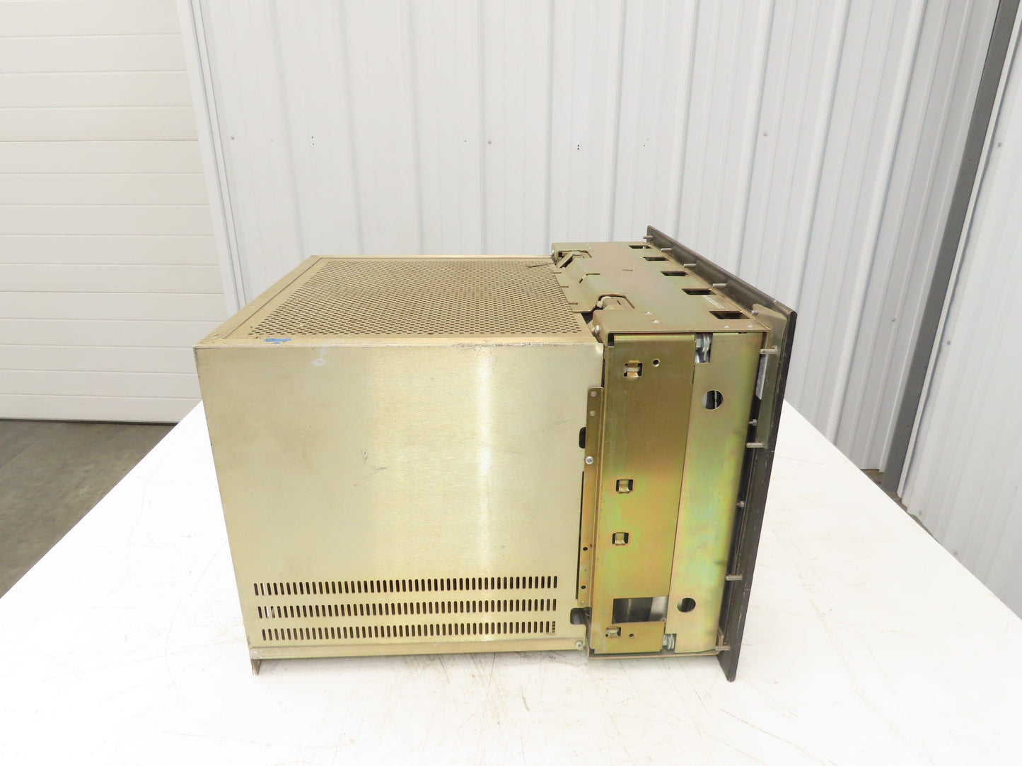 Allen Bradley 6157-AABAAZAAZZ Monitor Screen CRT Display Ser A Rev A