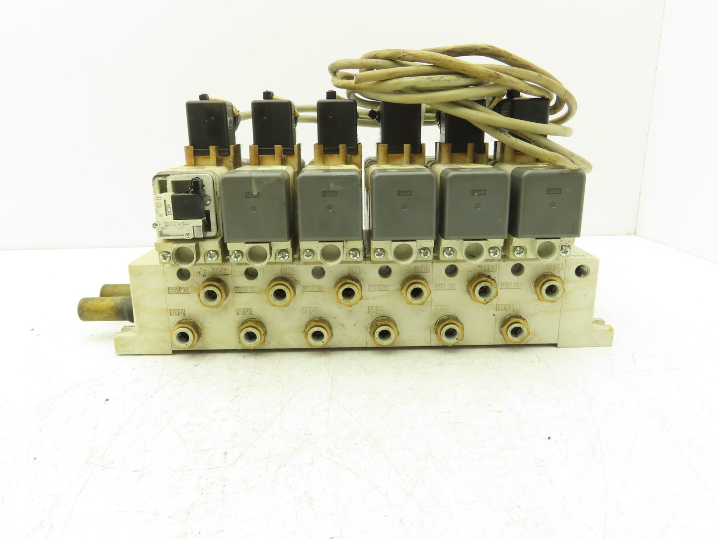 SMC VQ7-6-FG-D-3Z Double Solenoid Valve 6-Station Manifold Assy 5/2-way 24VDC