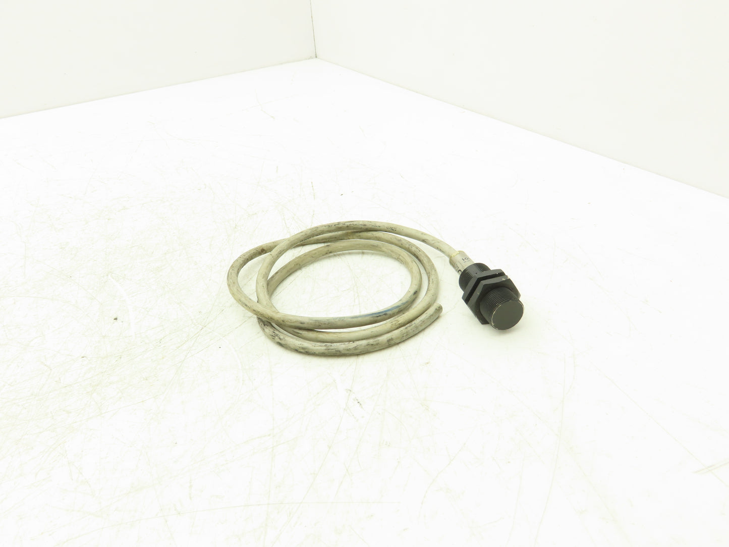 Omron E2FM-QX5D1 Inductive Proximity Sensor 36" Cut Cable