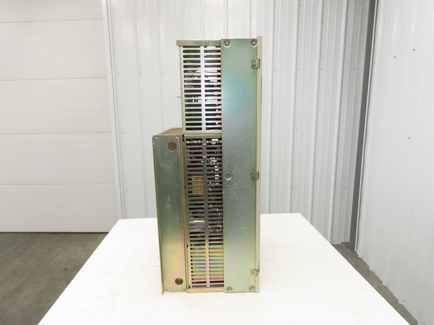 Eaton AF-502608-0480 VFD Variable AC Drive 3Ph 480V In 25Hp 460v 36A 133Hz Out