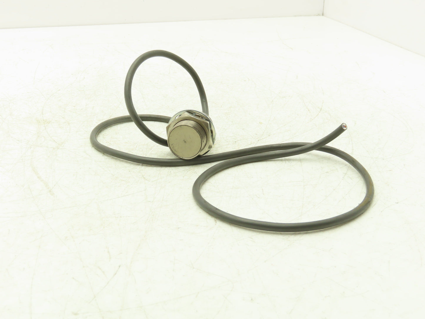 Omron E2EM-X15X1 Inductive Proximity Sensor 36" Cut Cable