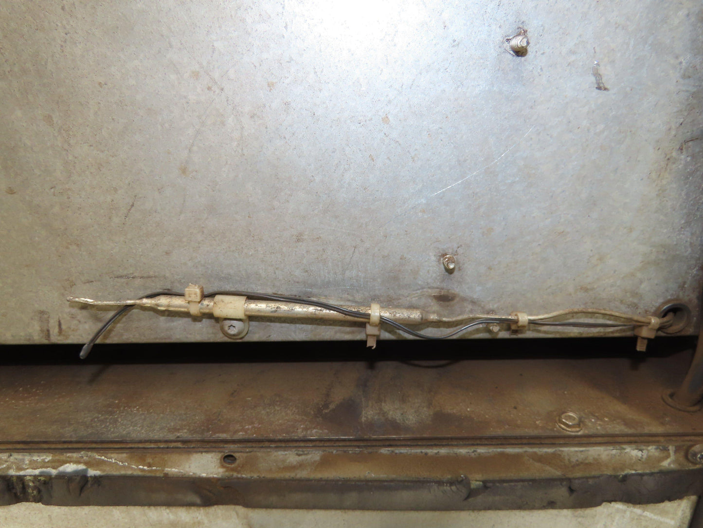 McLean M28-0626-010 Electrical Enclosure Air Conditioner 6000 BTU 460V 1Ph