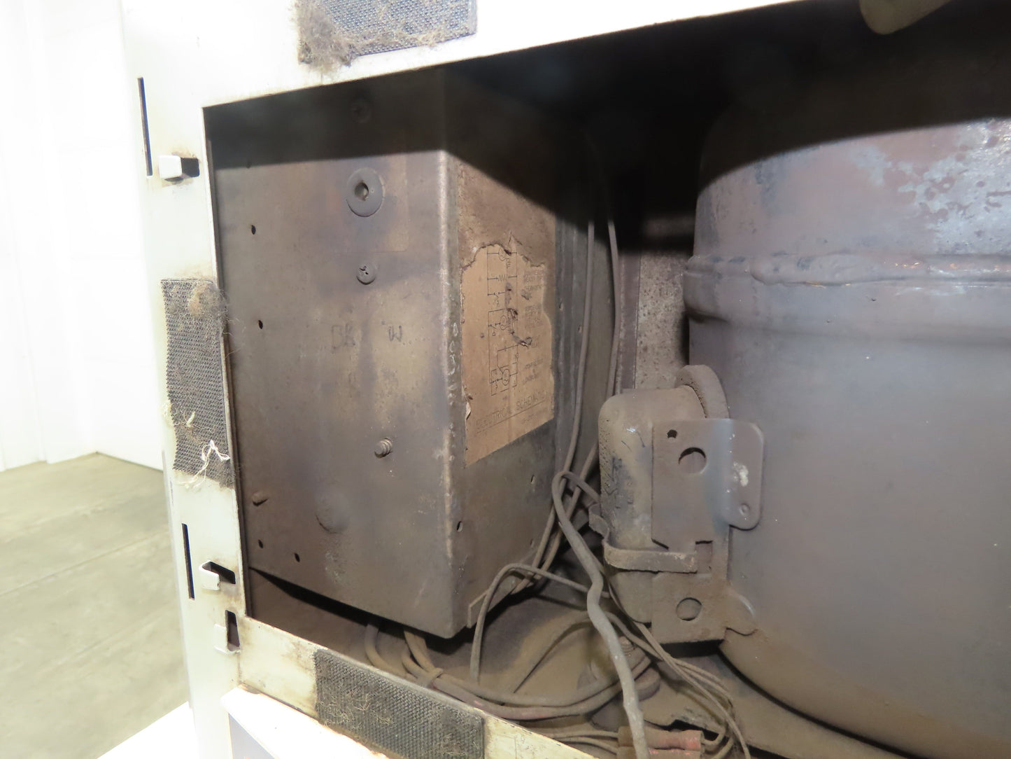 McLean M28-0626-010 Electrical Enclosure Air Conditioner 6000 BTU 460V 1Ph