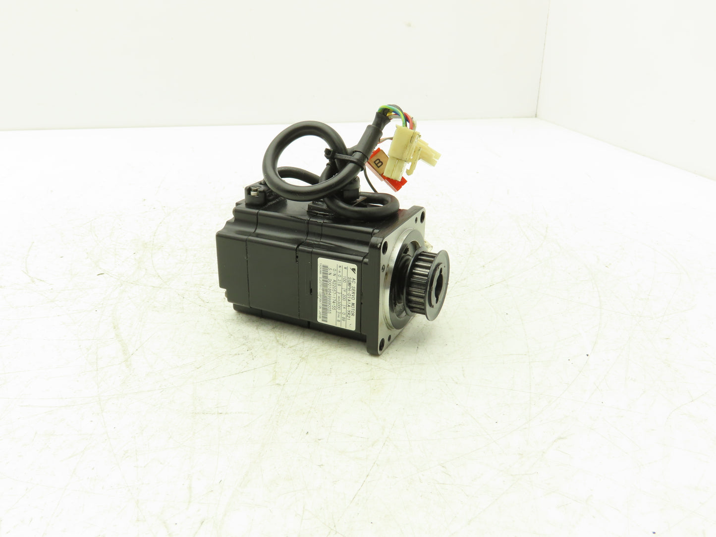 Yaskawa SGMPH-01A1A-YR21 AC Servo Motor 0.1kW 200v 0.89A 3000rpm