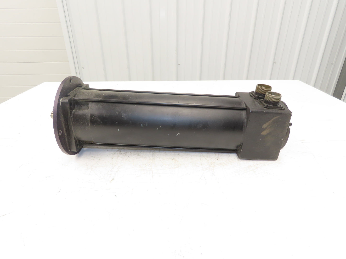 Allen Bradley 1326AB-A3F-11-K4 AC Servo Motor 1.2Kw 3000rpm 72in-lb 24v Brake