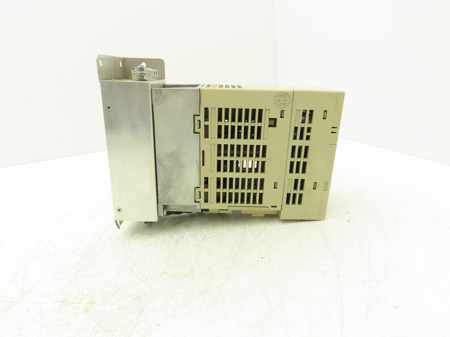 Omron 3G3MV-AB004 Sysdrive Inverter 0.55kW 200-240v 7.4A Input 0-240V 3A Output