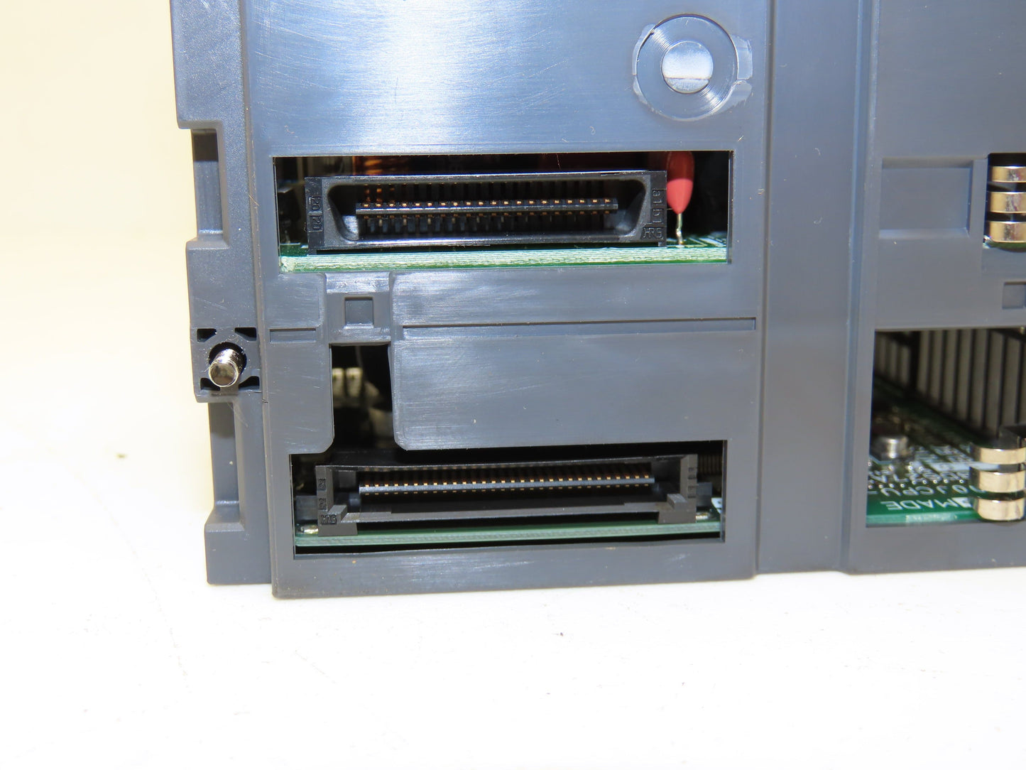 Mitsubishi Q00JCPU PLC Processor CPU 100-240VAC Input 5VDC Output Missing Cover