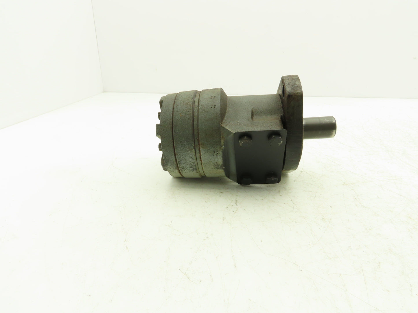 Char-Lynn 103 1044 010 Hydraulic Motor 15 GPM 1900 PSI 2-Bolt SAE-A