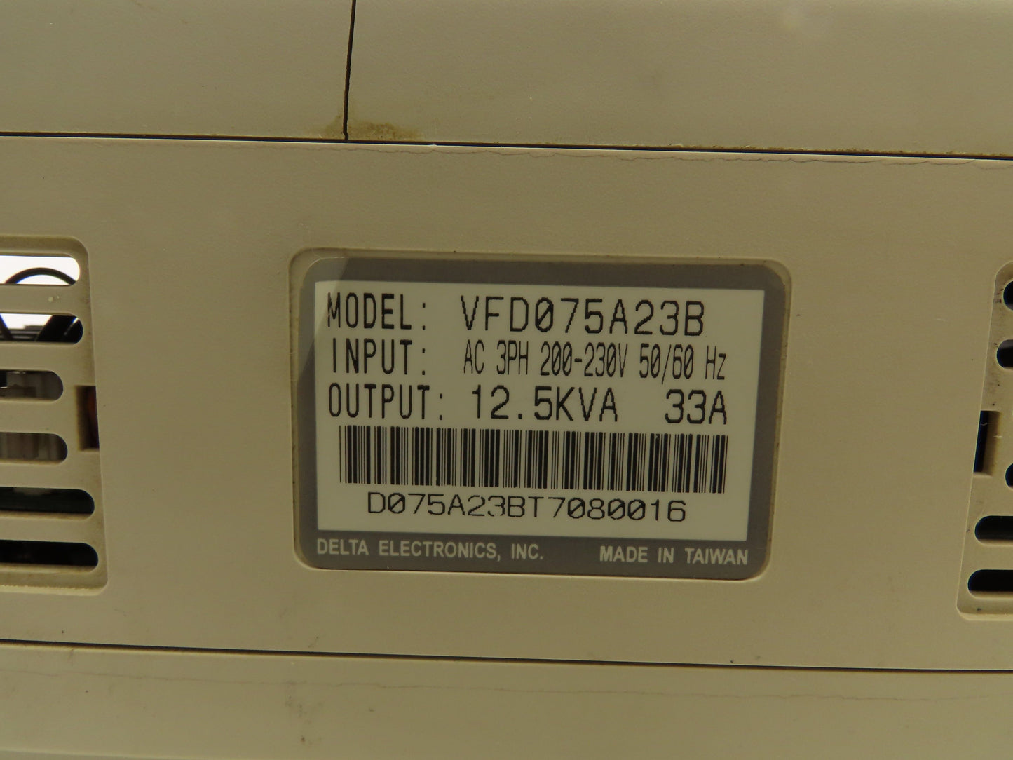 Delta VFD075A23B VFD AC Drive 7.5KW 10Hp 230VAC 3Ph Broken Housing Read Desc.