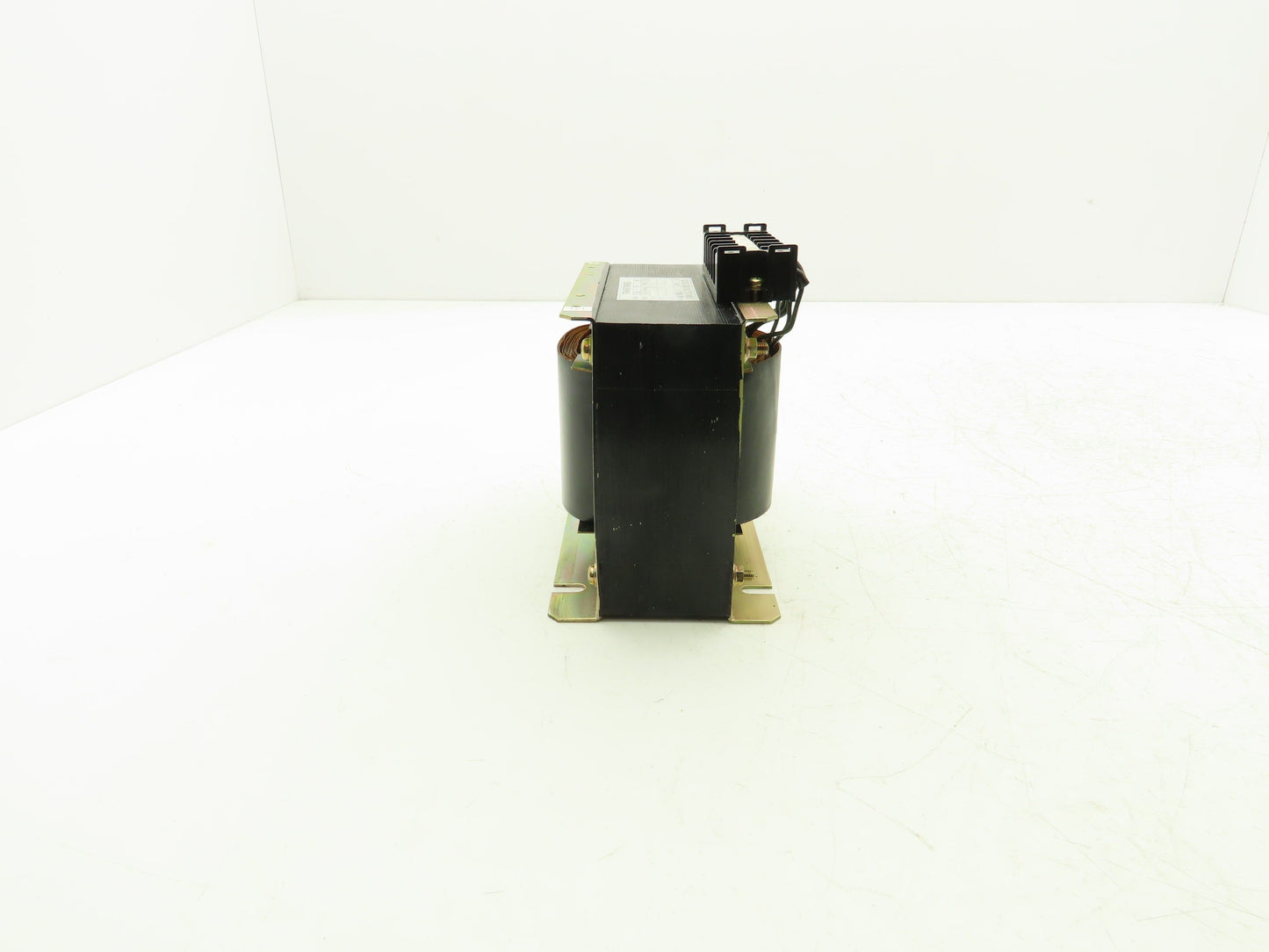 Gomi Electric Stepdown Transformer 2kV 1Ph HV200/220 - LV100/110