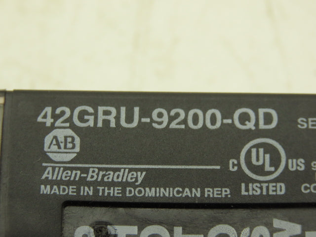 Allen Bradley 42GRU-9200-QD Photoswitch Polar Retroreflective 10-40vdc PNP/NPN