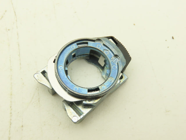 Allen Bradley 800F-ALM Metal Pushbutton Latch Lot of 31