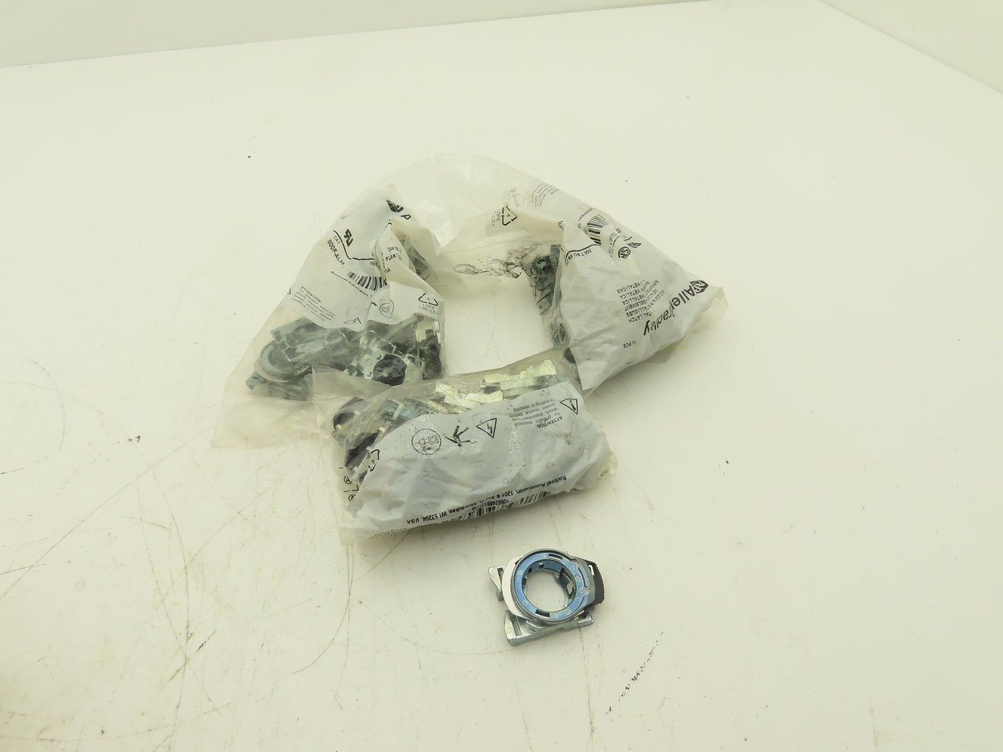 Allen Bradley 800F-ALM Metal Pushbutton Latch Lot of 31