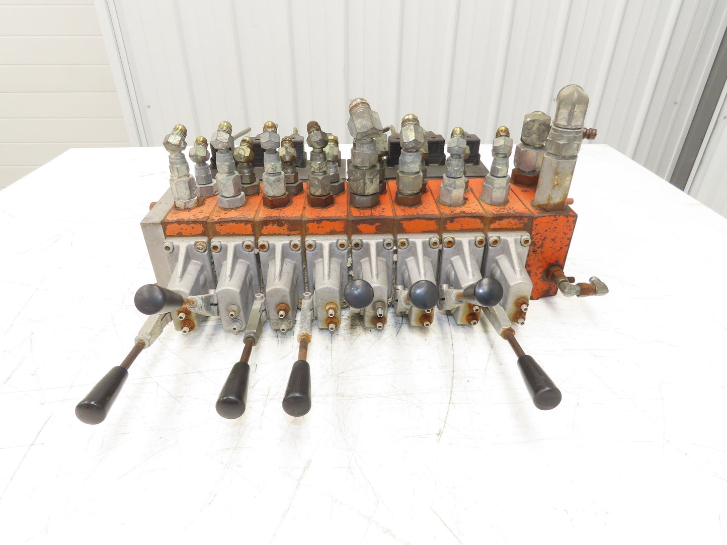 Danfoss 157U8393 Solenoid Valve 8 Station Manifold Assy 12VDC/Manual 3 Pos 2 Way