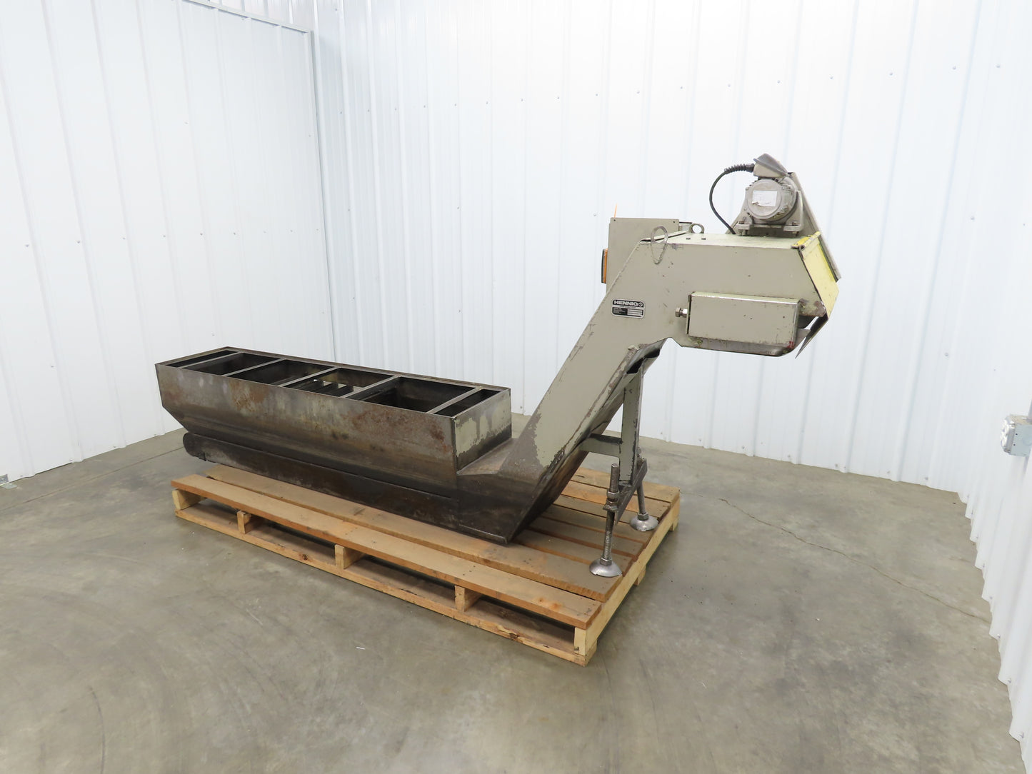 Hennig CNC Chip Conveyor 16"x 67" Infeed 31-35" Discharge 230/460V 3PH