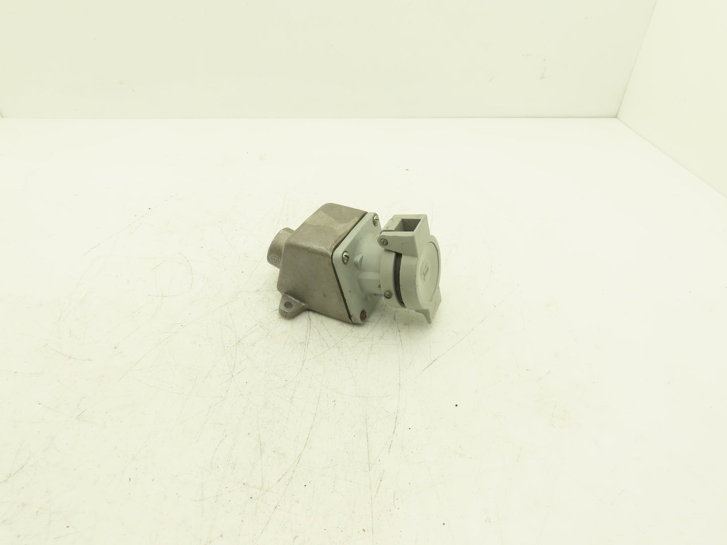 Crouse Hinds AR342 Arktite Receptacle 30A Amp 4p 3w 600VAC Pin Sleave Housing