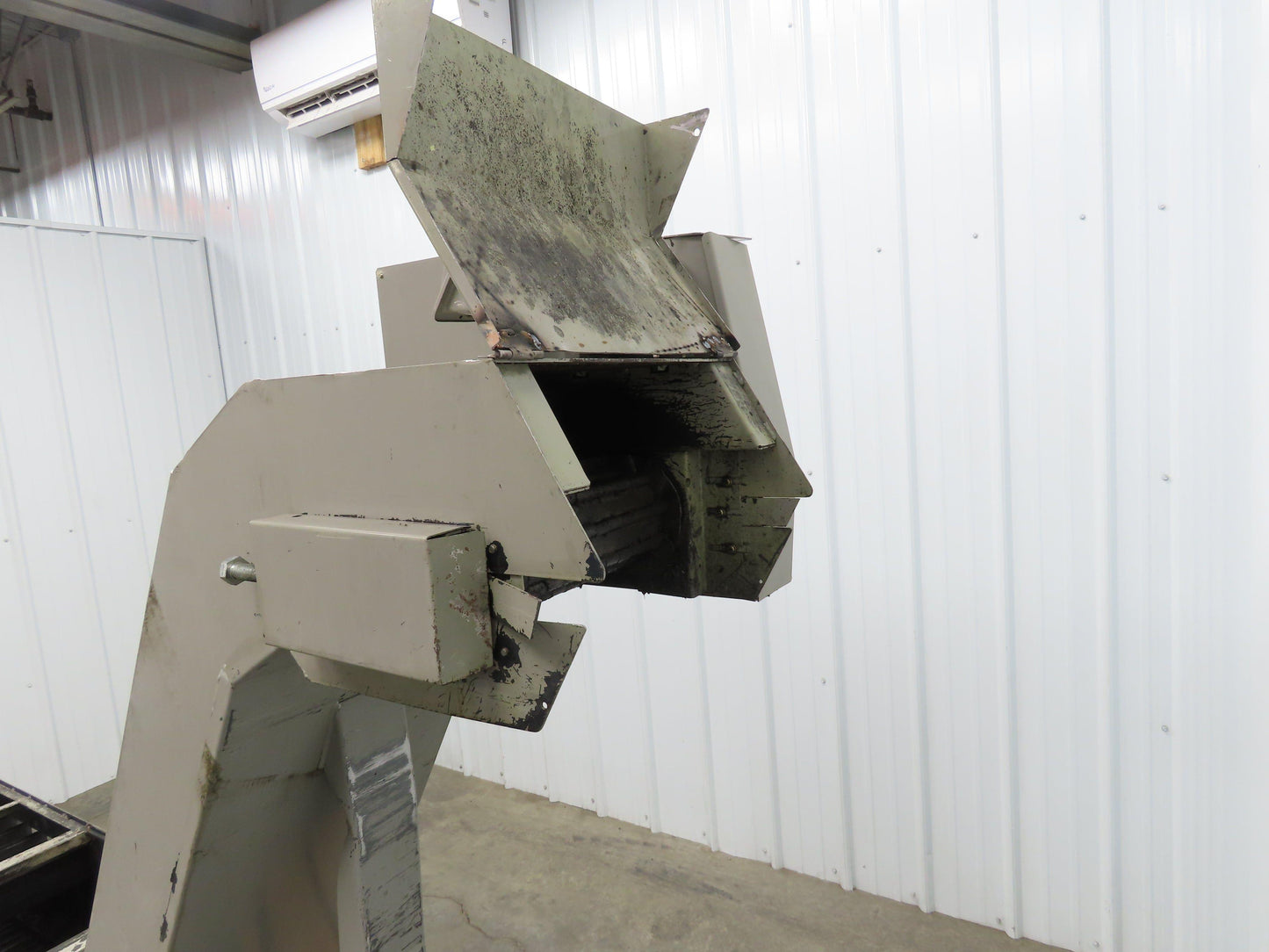 Enomoto CNC Chip Conveyor 16"x 67" Infeed 46-50" Discharge 220V 3PH
