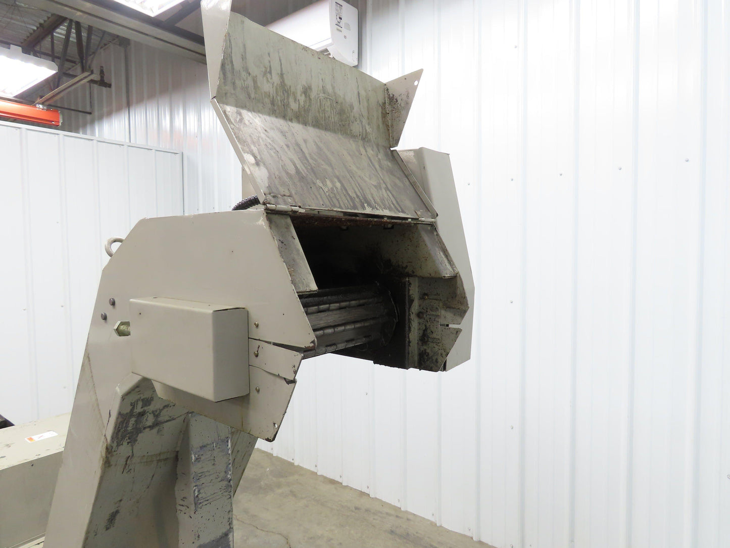 Enomoto CNC Chip Conveyor 16"x 67" Infeed 47-51" Discharge 220V 3PH