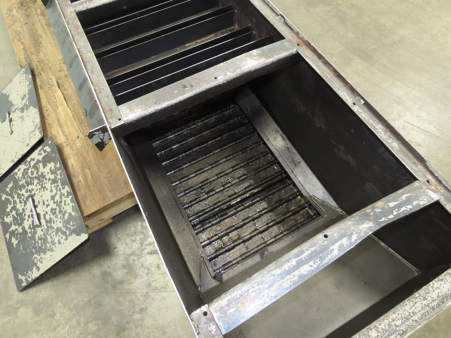 Enomoto CNC Chip Conveyor 16"x 67" Infeed 47-51" Discharge 220V 3PH