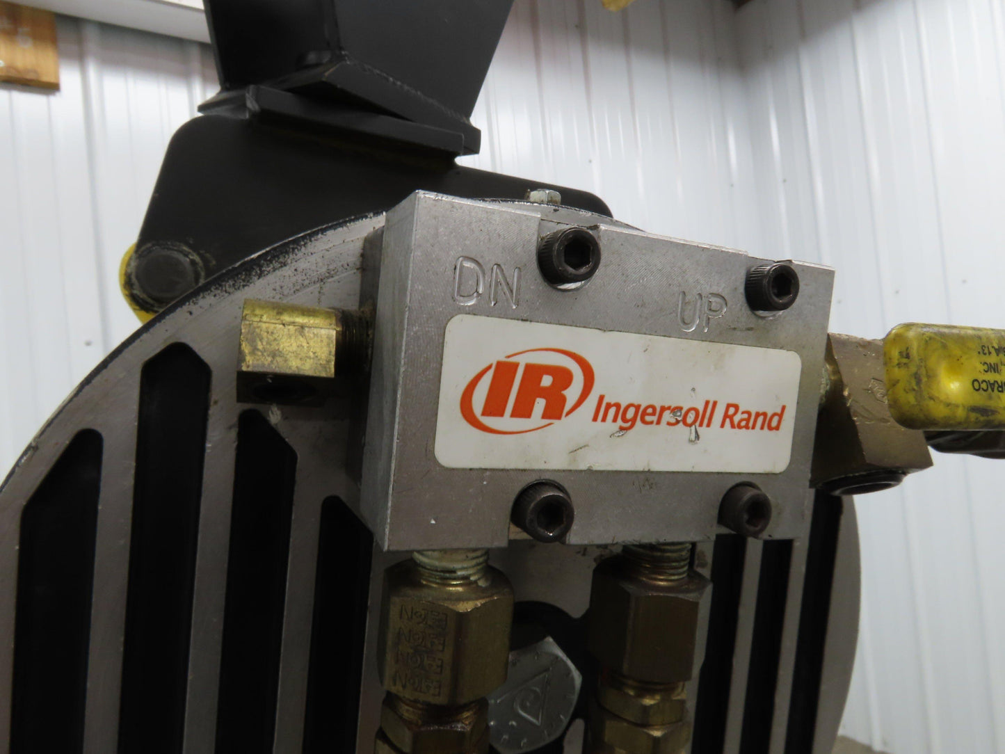 Ingersoll Zimmerman Z020A120 Pneumatic Air Balancer 6' Travel 400Lb Swivel Mount