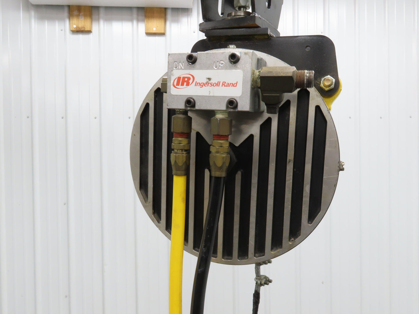 Ingersoll Zimmerman BA040060 Pneumatic Air Balancer 6' Travel 400Lb Swivel Mount