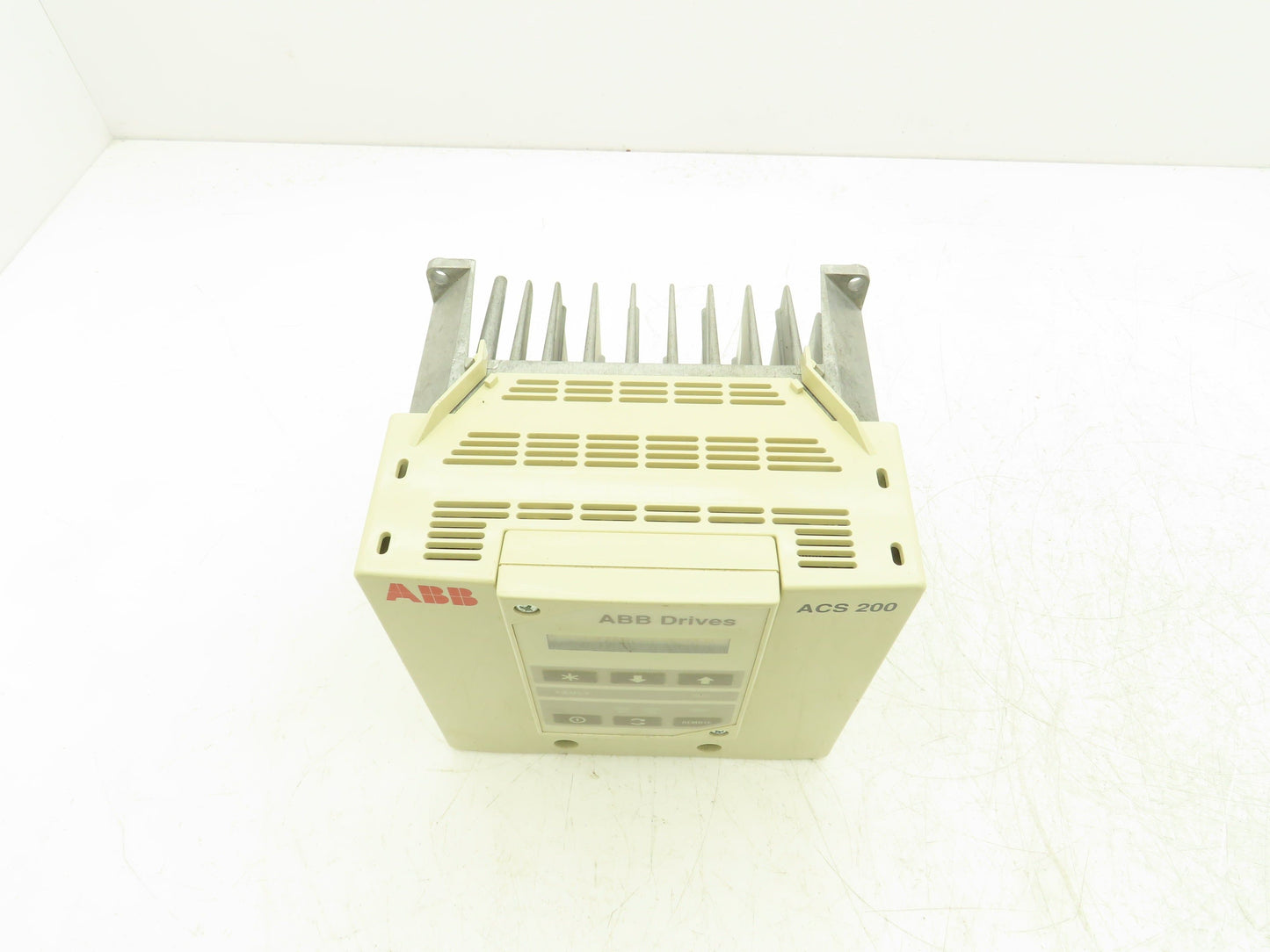 ABB ACS201-1P1-1-00-10 ACS 200 AC VFD Drive 3/4HP 240V 1PH Input