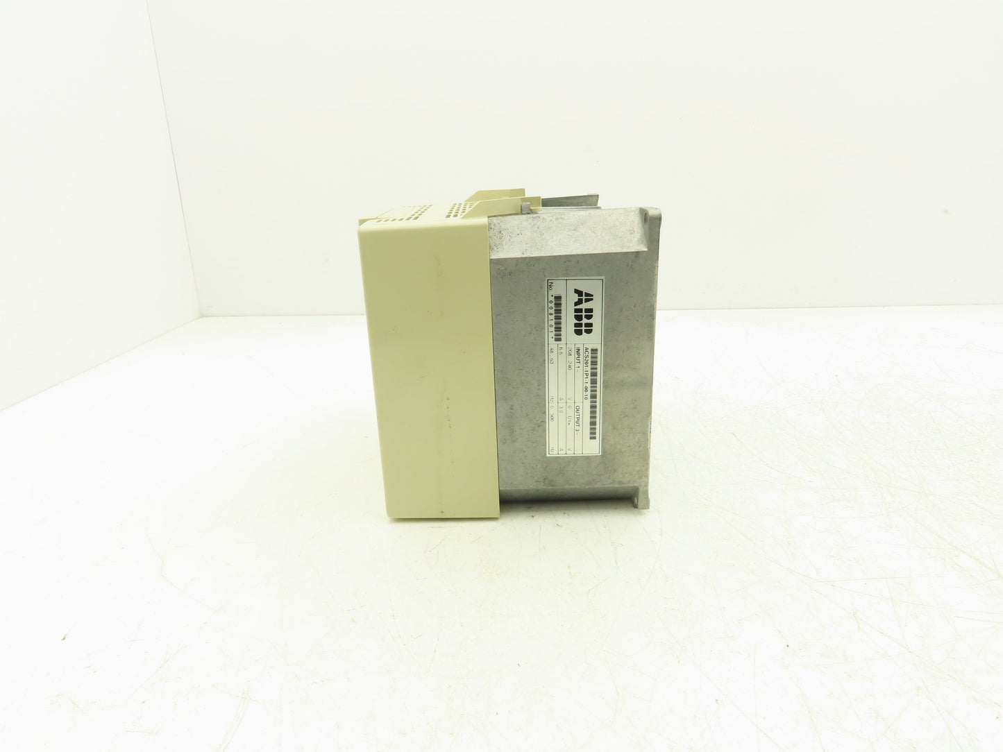 ABB ACS201-1P1-1-00-10 ACS 200 AC VFD Drive 3/4HP 240V 1PH Input