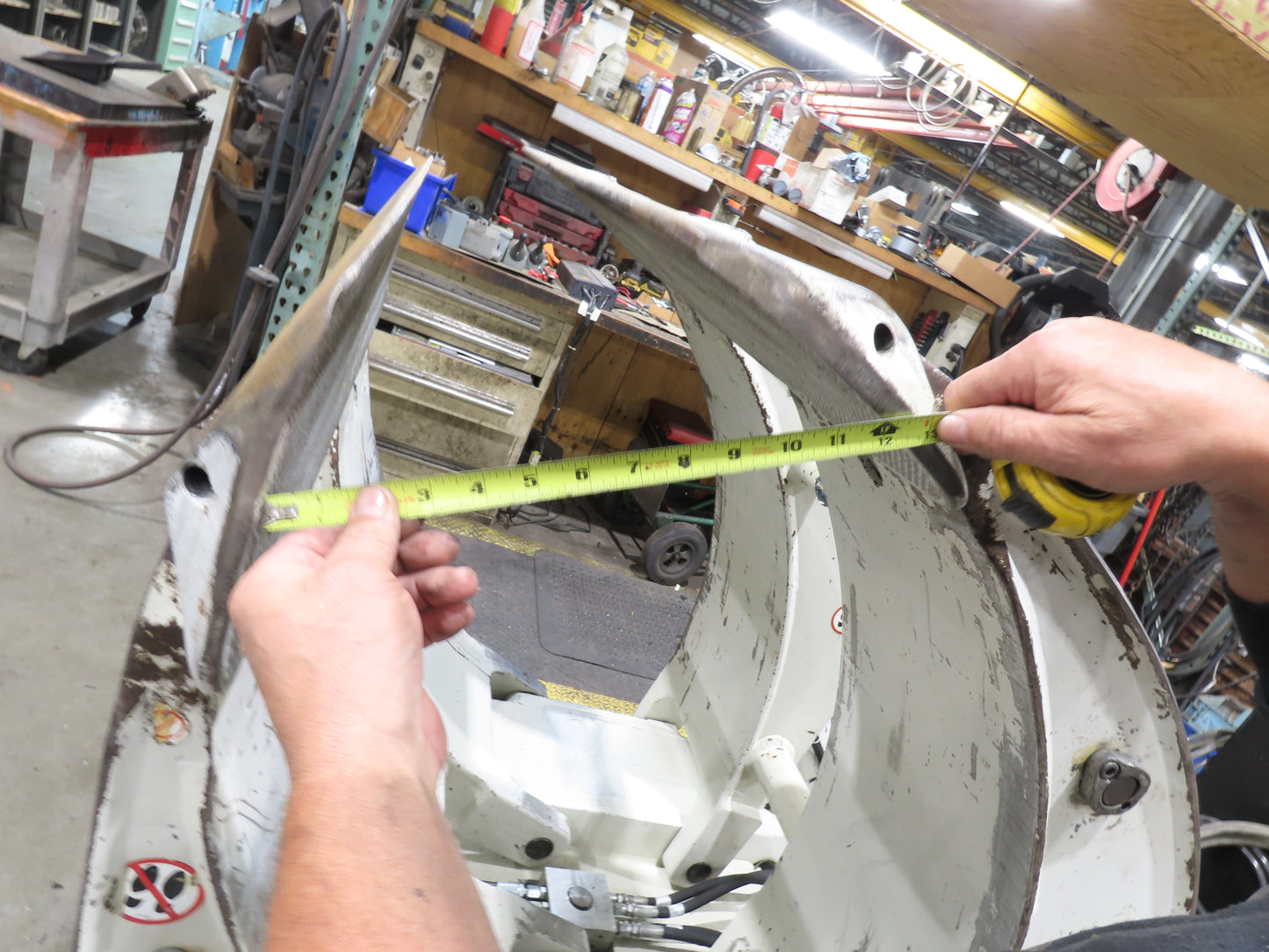 Cascade 90F Paper Roll Clamp 9000LB Fork Lift Truck Clamping Attachment Class 4