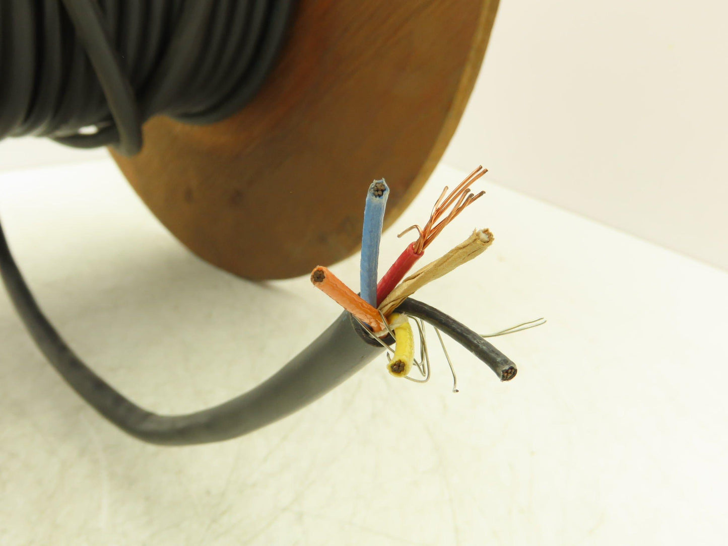 E-64956 Multi Wire Cable Spool 4 Conductor & Ground 150' Black 16AWG 600V