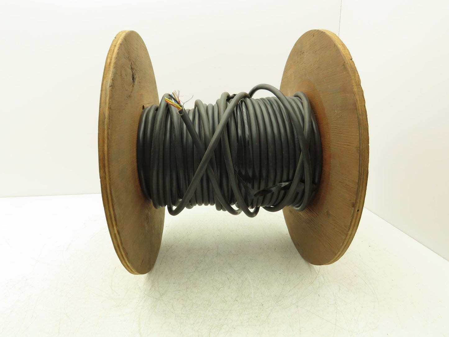 E-64956 Multi Wire Cable Spool 4 Conductor & Ground 150' Black 16AWG 600V
