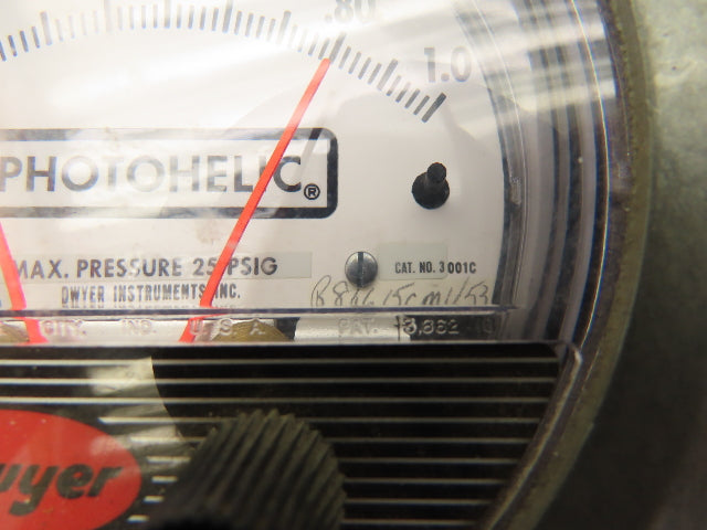 Dwyer 3001C Photohelic Pressure Switch Gauge 25PSI 120F 1" Of Water 117V