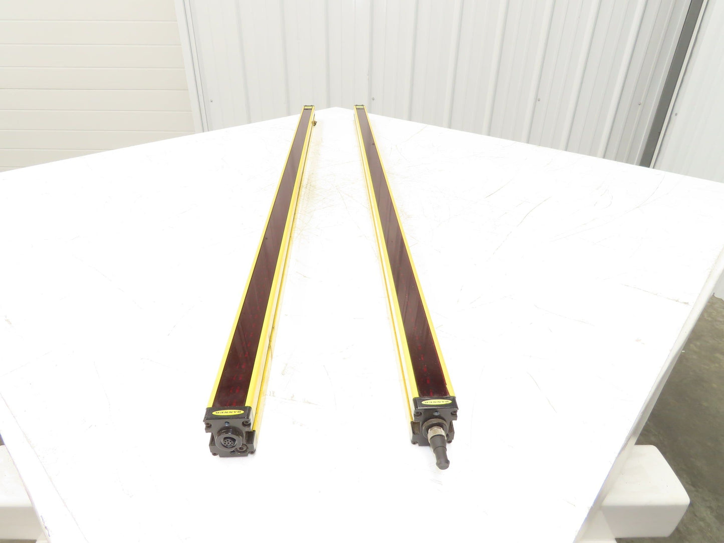 Banner SLSCE30-1200Q8|SLSCR30-1200Q8 Light Curtain Receiver/Transmitter Set 1.2m