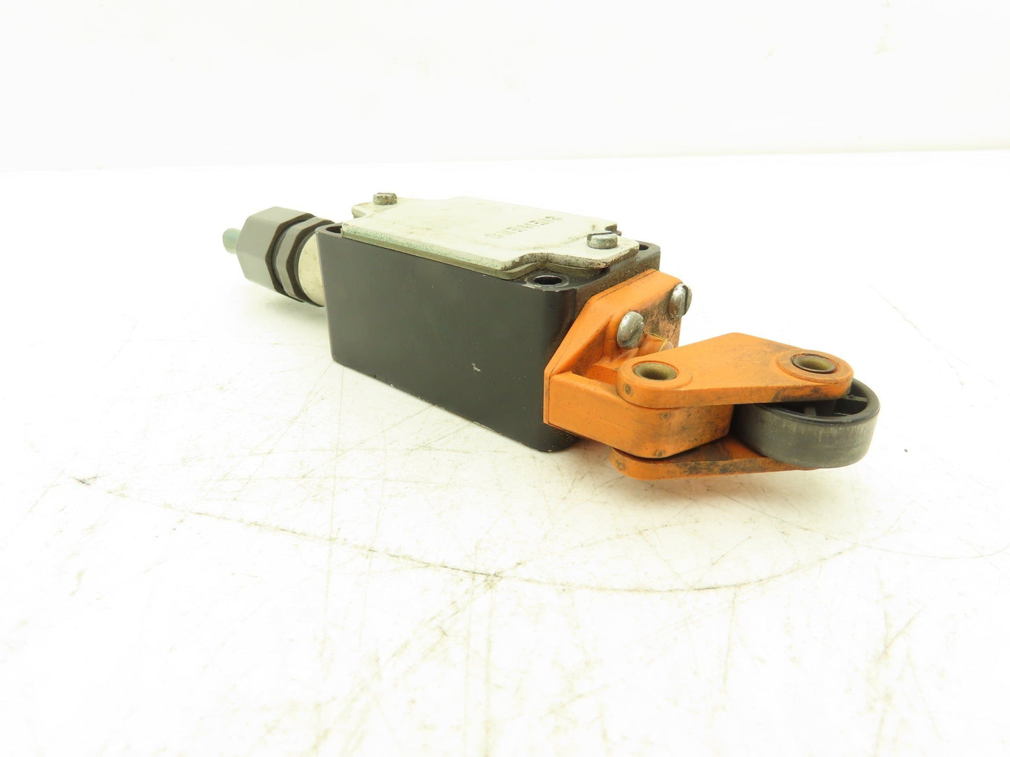 Siemens 3SE2 120-1E Limit Switch Top Plunger Spring Return