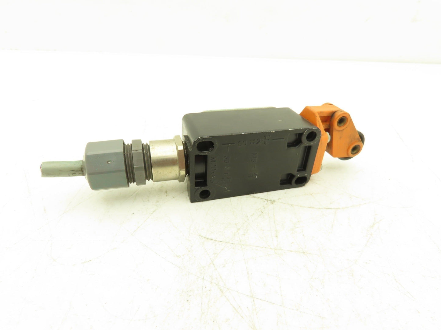 Siemens 3SE2 120-1E Limit Switch Top Plunger Spring Return