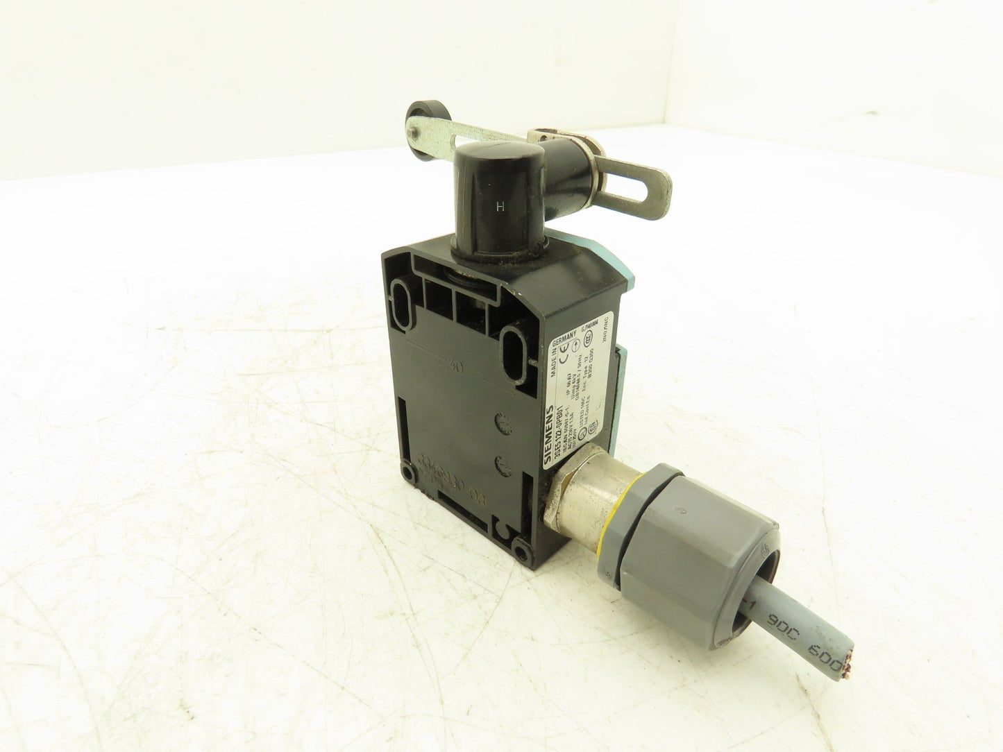Siemens 3SE5 122-0PB01 Limit Switch With Adjustable Arm & Spring Return