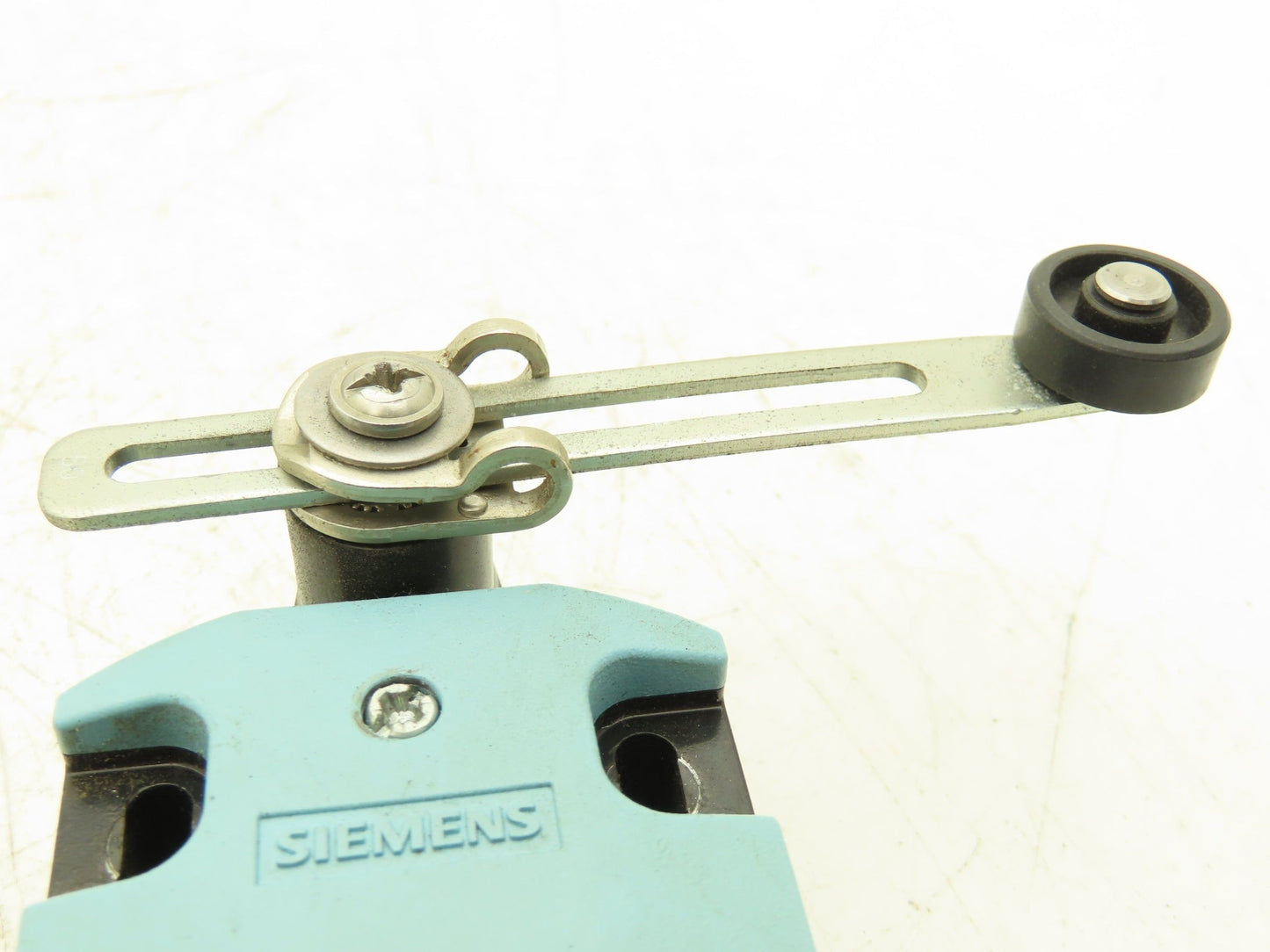 Siemens 3SE5 122-0PB01 Limit Switch With Adjustable Arm & Spring Return