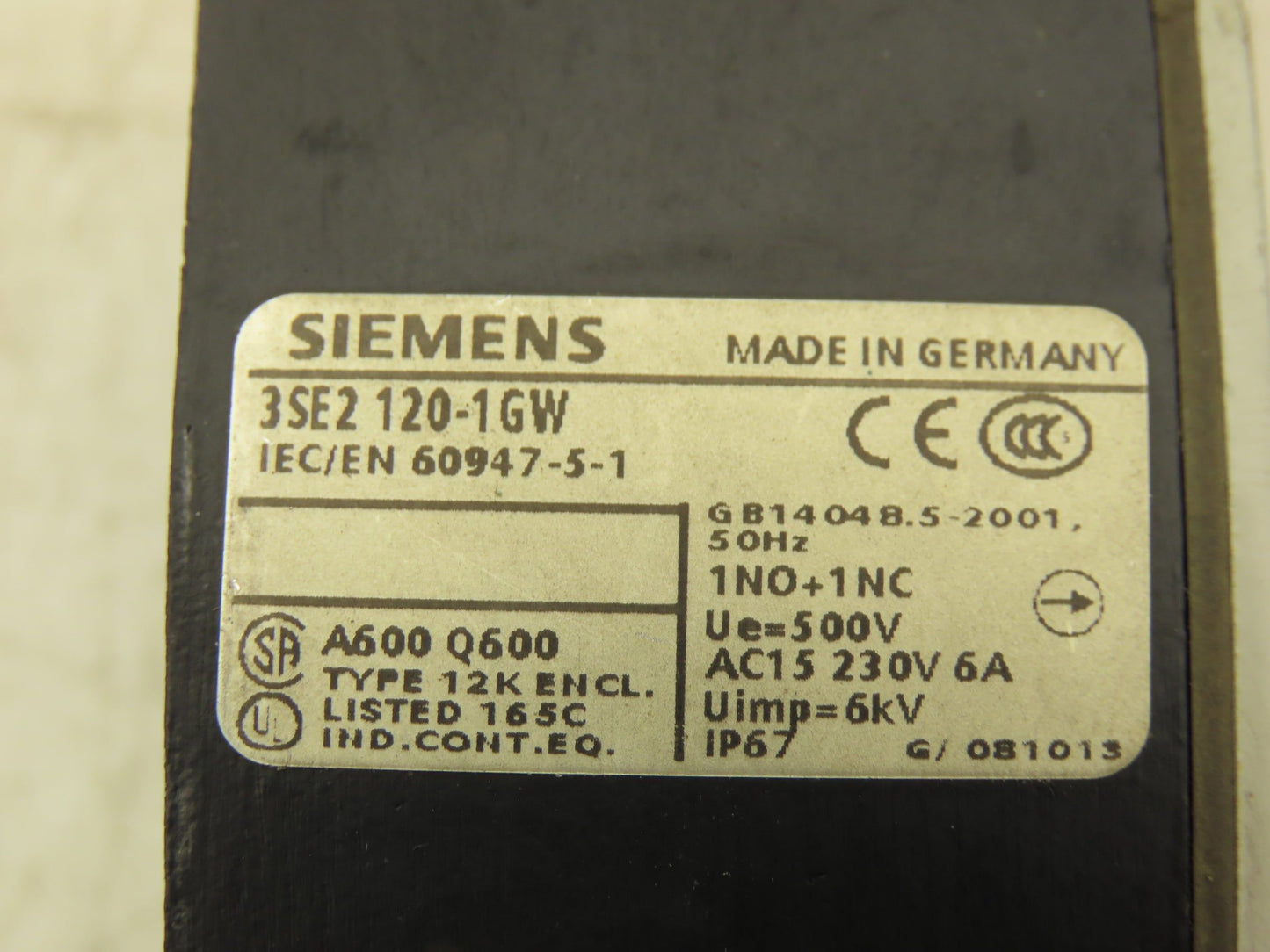 Siemens 3SE2 120-1GW Limit Switch Top Arm Roller & Spring Return
