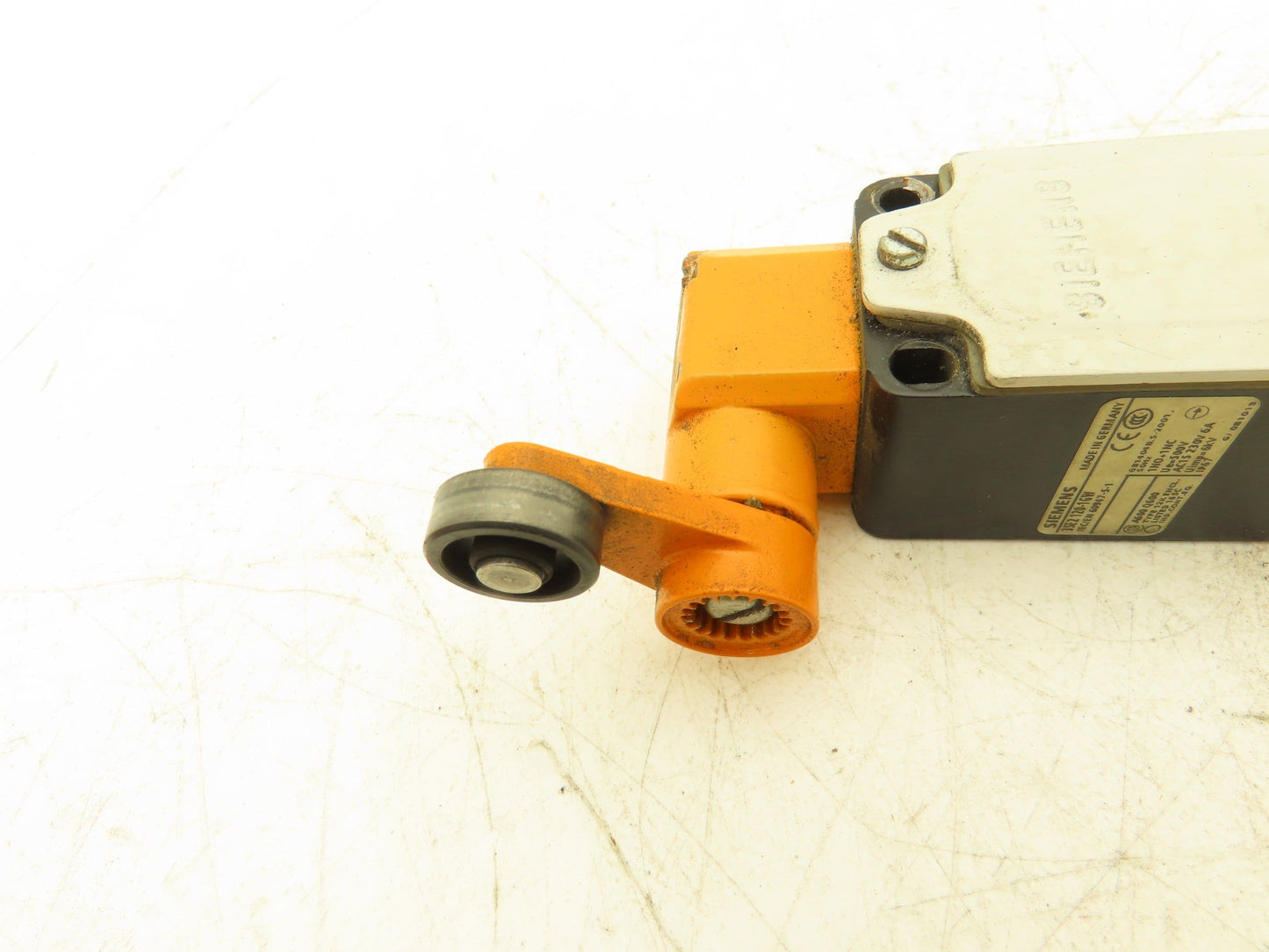 Siemens 3SE2 120-1GW Limit Switch Top Arm Roller & Spring Return