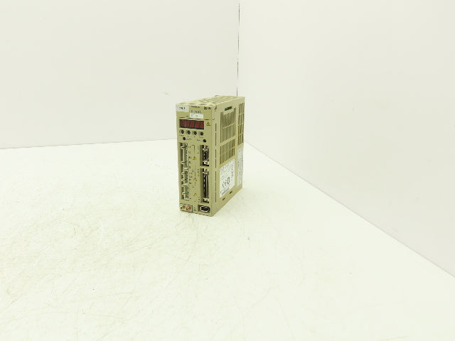 Yaskawa SGDM-01ADA ServoPack Servo Drive 1Ph 230V In 0.1kW 230V 0.91A 3Ph Out