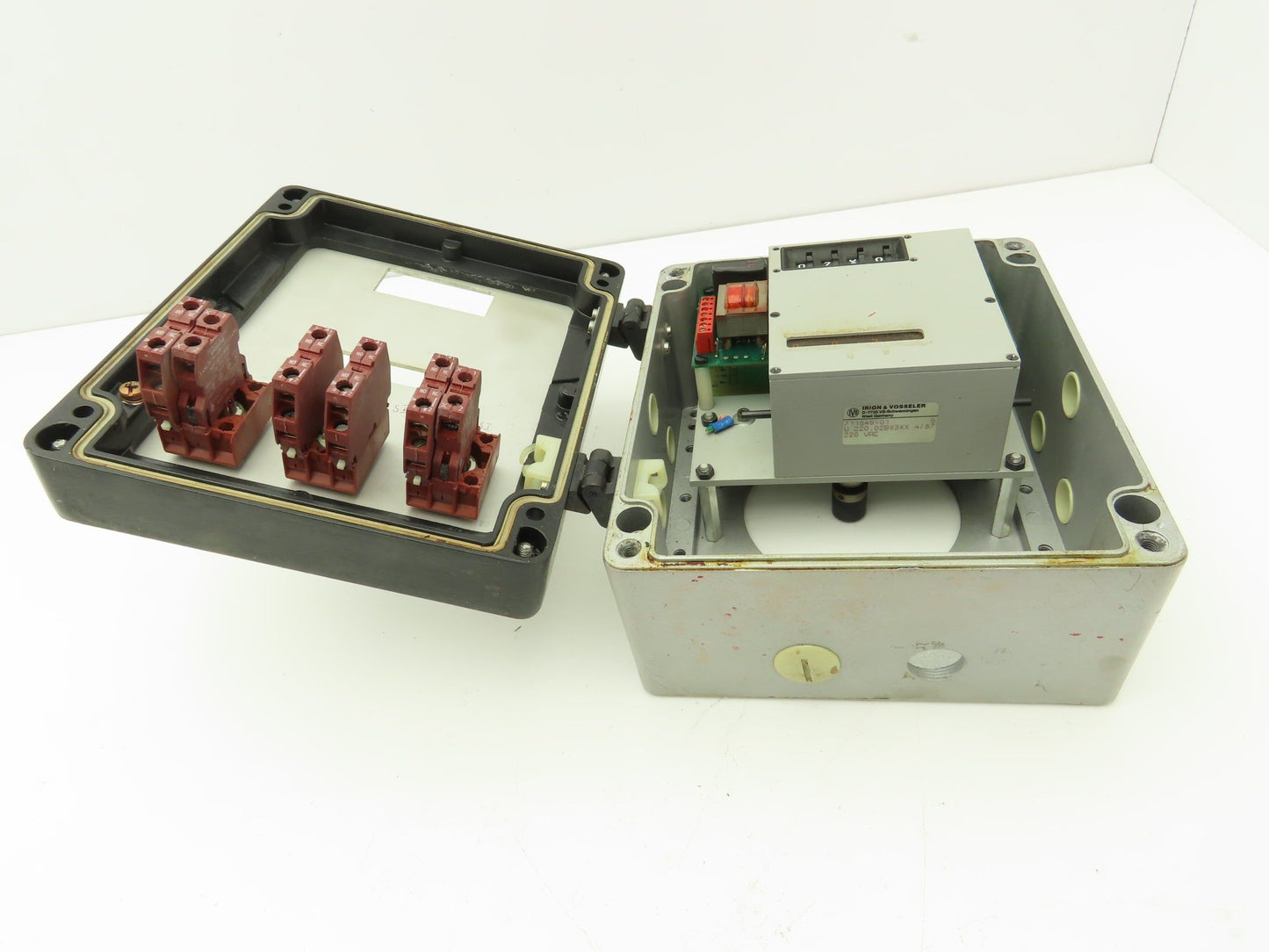 Irion & Vosseler U 220.02BX3XX 4-Digit Counter Control Panel