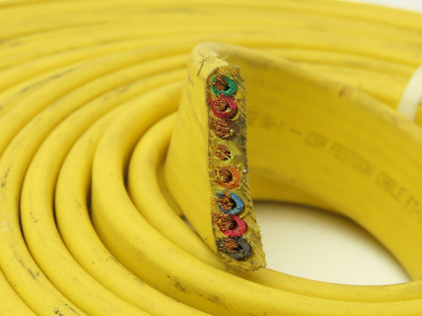 Festoon Cable Outdoor E73093 Multi-Conductor Flat Cable 8 Wire 16AWG 600V 32'