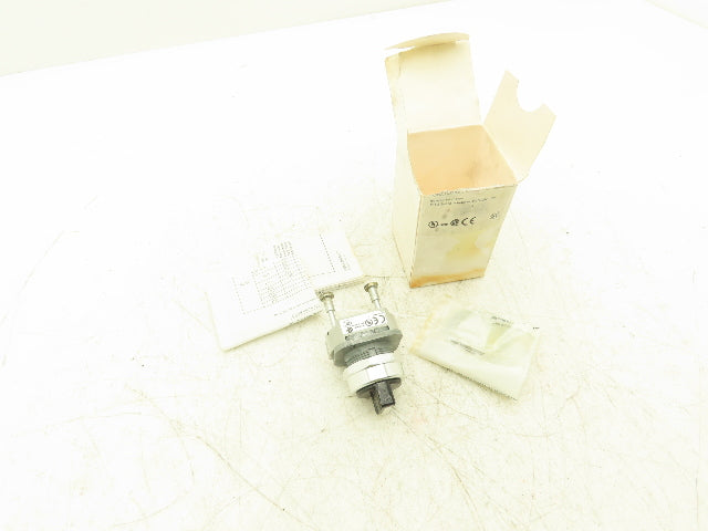 Allen Bradley 800TC-J91A Pushbutton Switch 3-Position Spring Return Both *READ*