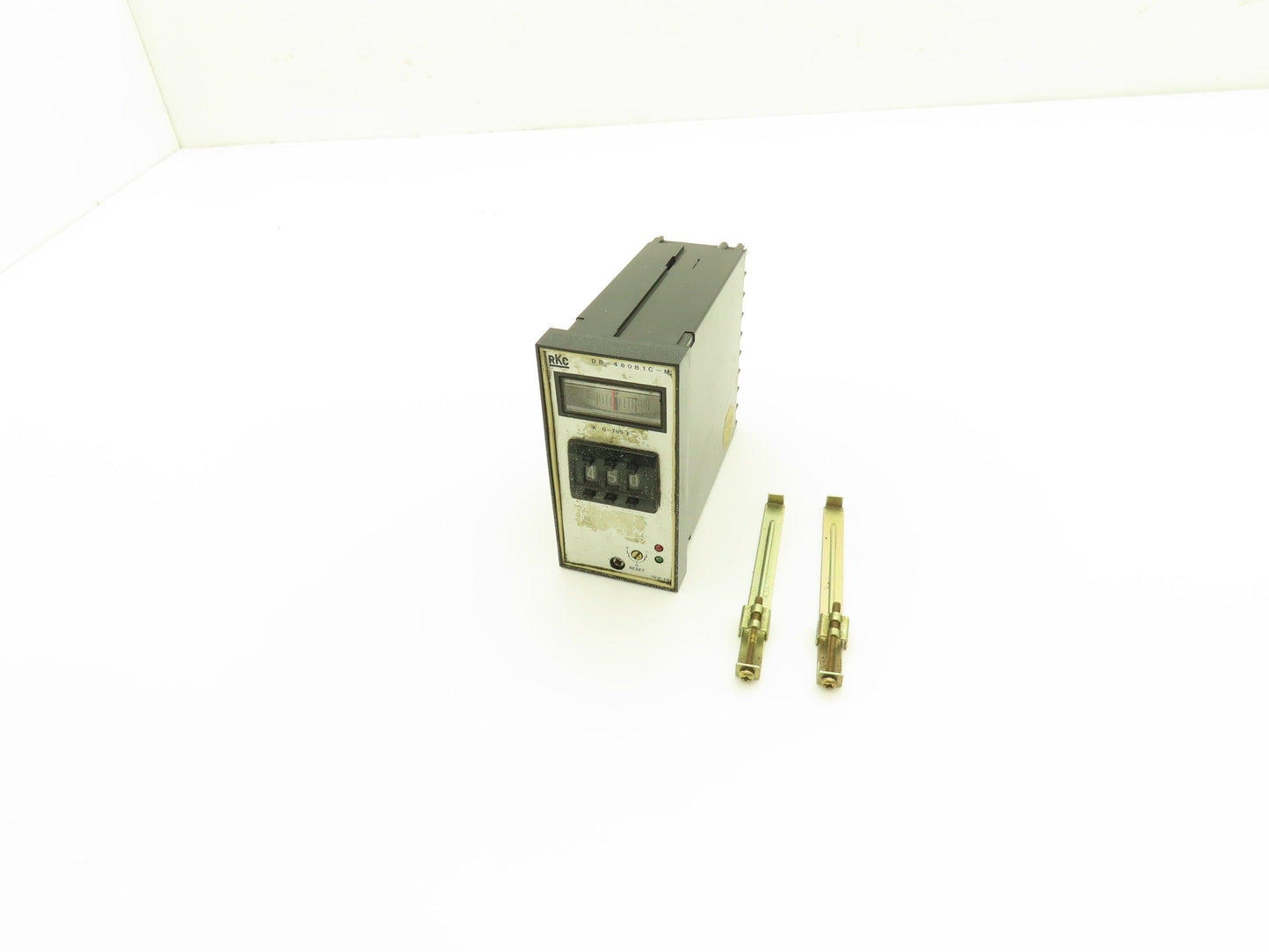 RKC DB-480B1C-M Temperature Control 110/220VAC 0-799°F
