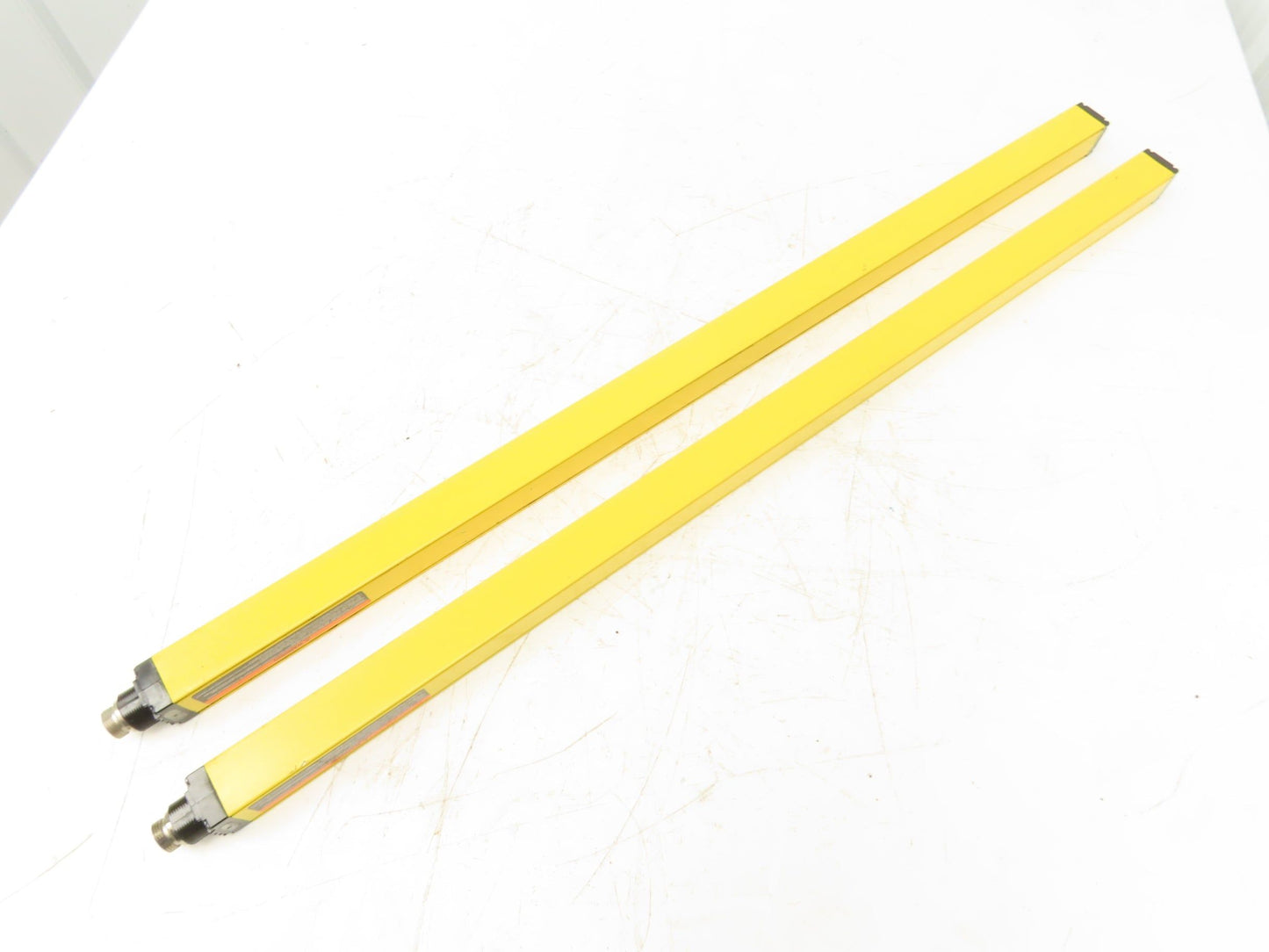 Banner MSE3624Y Safety Light Curtain Emitter Mini-Screen 36" Lot of 2