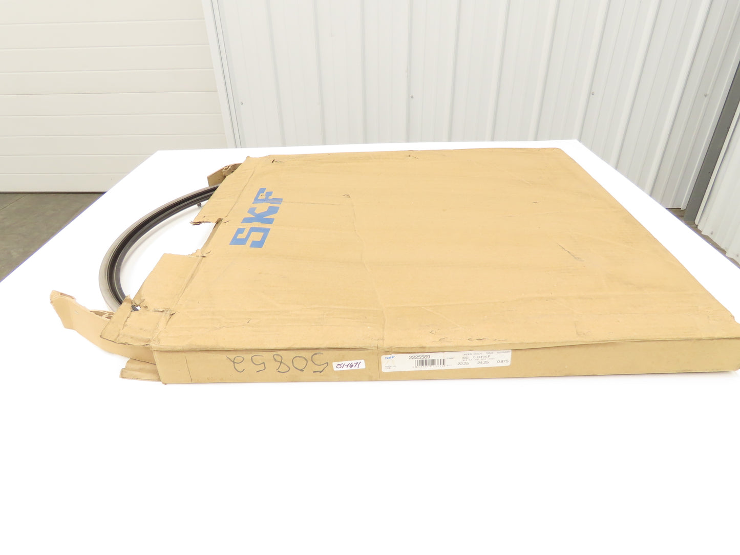 SKF 2225569 Single Lip Oil Seal ID 22.25" OD 24.25" Thickness 0.875" Nitrile