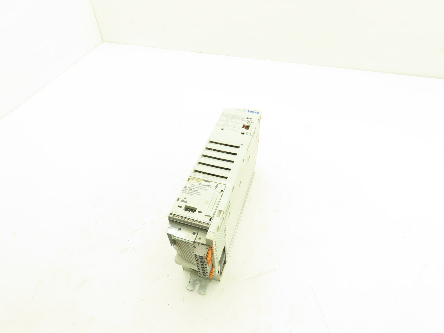 Lenze EDK82EV222 8200 vector Inverter Drive 1/3Ph 240V In 2Hp 240V 7A 650Hz