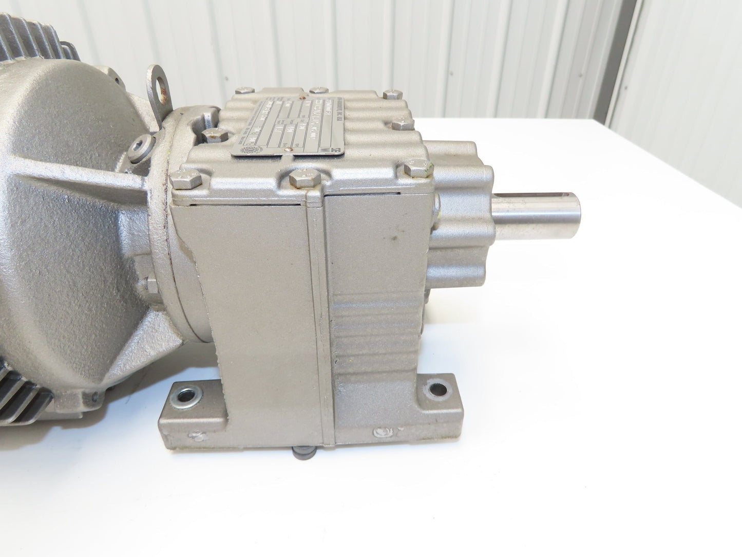 Sew Eurodrive R27DT100LS4 Inline Gearmotor 4:1 Ratio 3Hp 430rpm 460V DFT100LS4