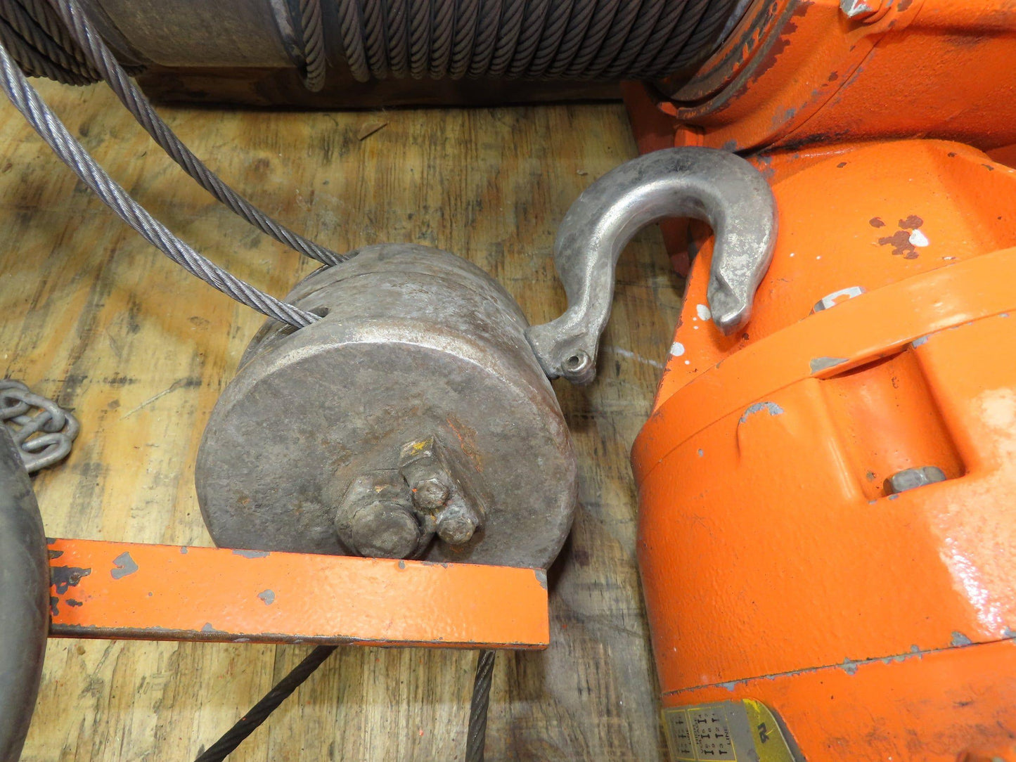 Saturn Engineering 1 1/2 Ton Electric Cable Hoist 15'Lift 20FPM Curved Beam 460V